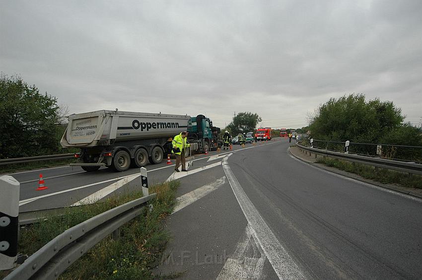 VU LKW umgekippt Kerkraderstr Fotos Fuchs P35.jpg